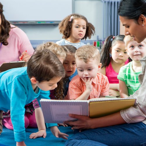 Vorlesen Kinder und Erwachsene
